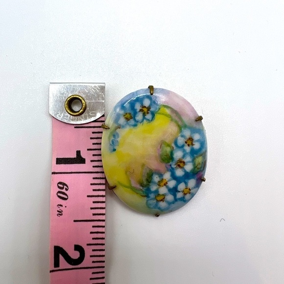 Vintage Hand Painted‎ Porcelain Floral Brass Back Brooch Pin - Picture 10 of 10